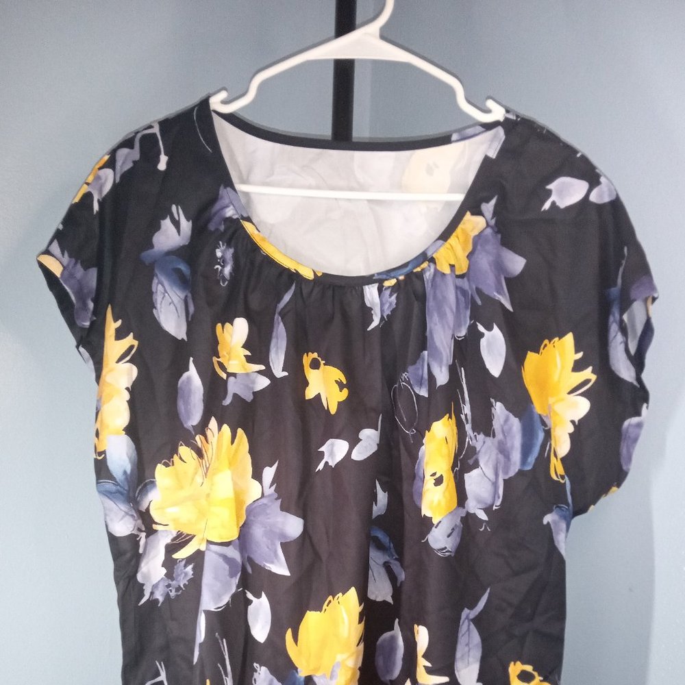 2XL short sleeve blouse dark blue black yellow floral design